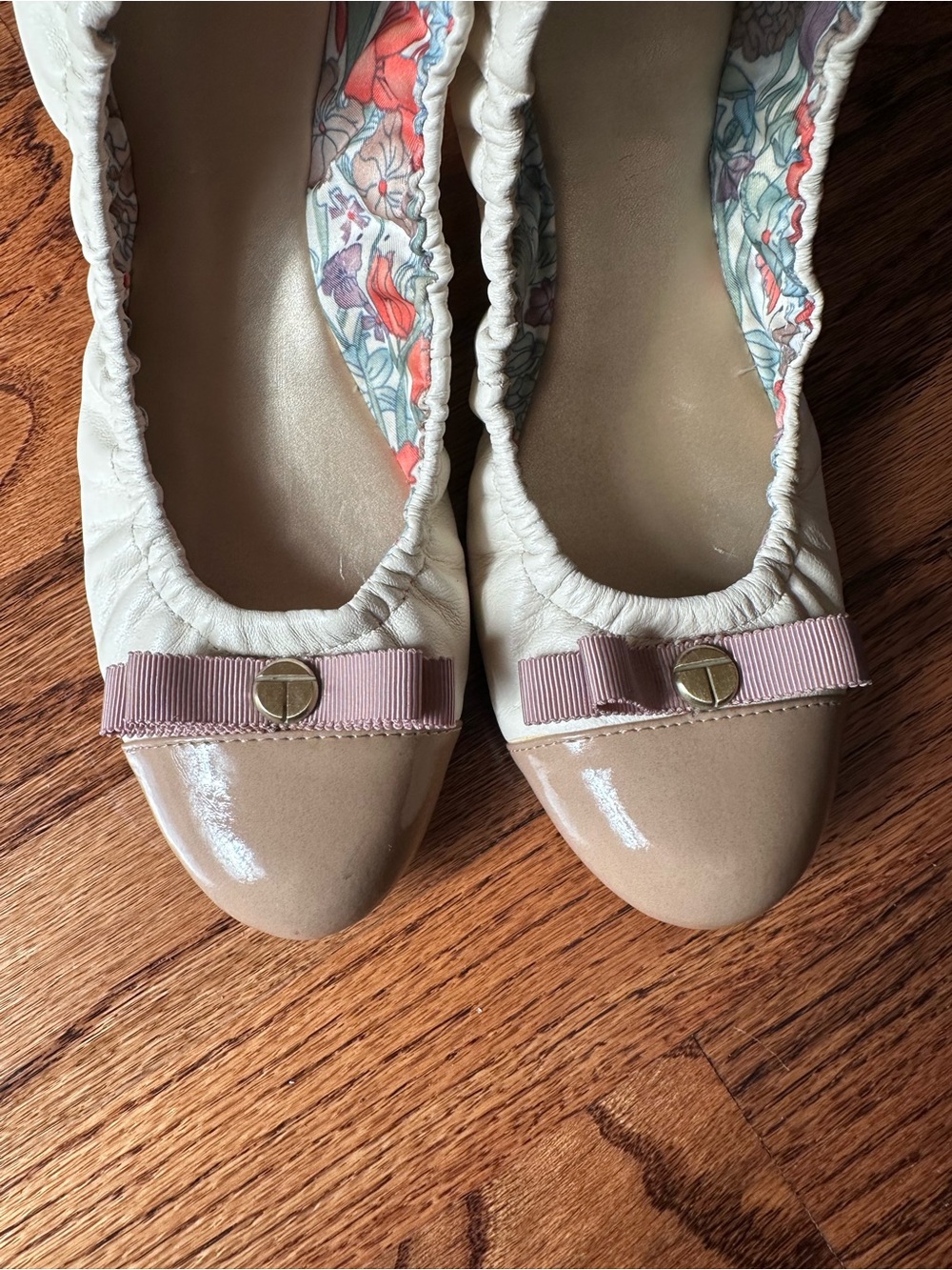 Tahari Cream Flats with Taupe Patent Cap Toe and Bow - Picture 2 of 5